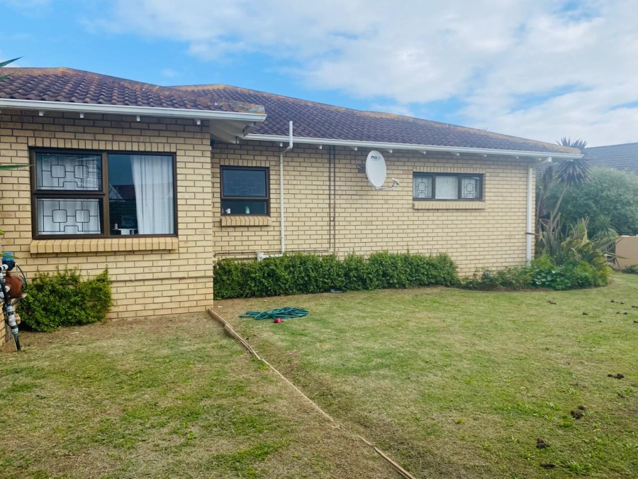 4 Bedroom Property for Sale in Summerstrand Eastern Cape